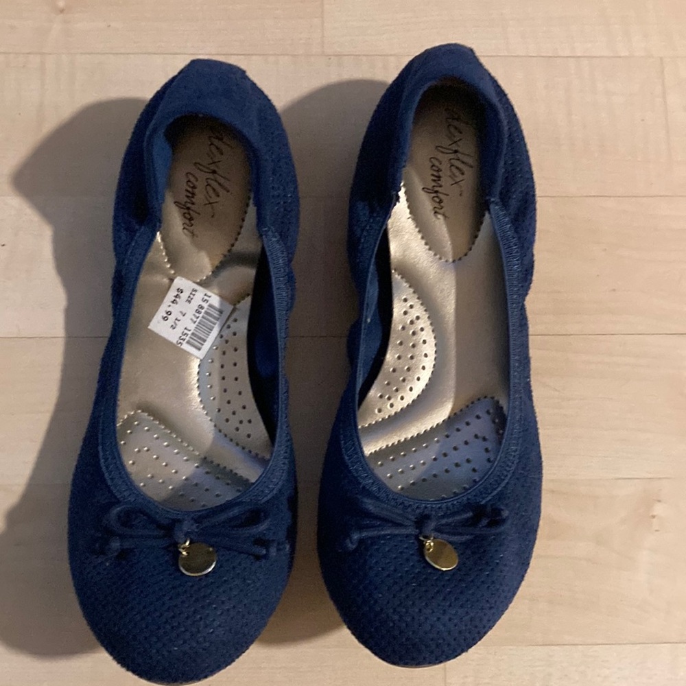 Navy Blue Flat Shoes, Sz 7 1/2 EUC